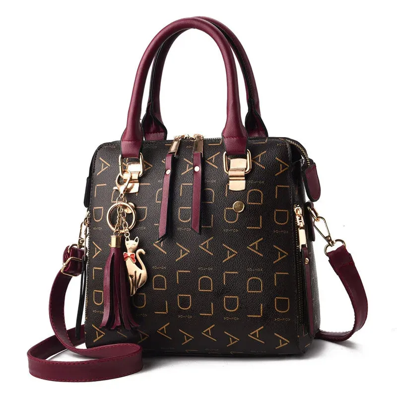 Vento Marea Signature Print Tote: Tasseled Elegance