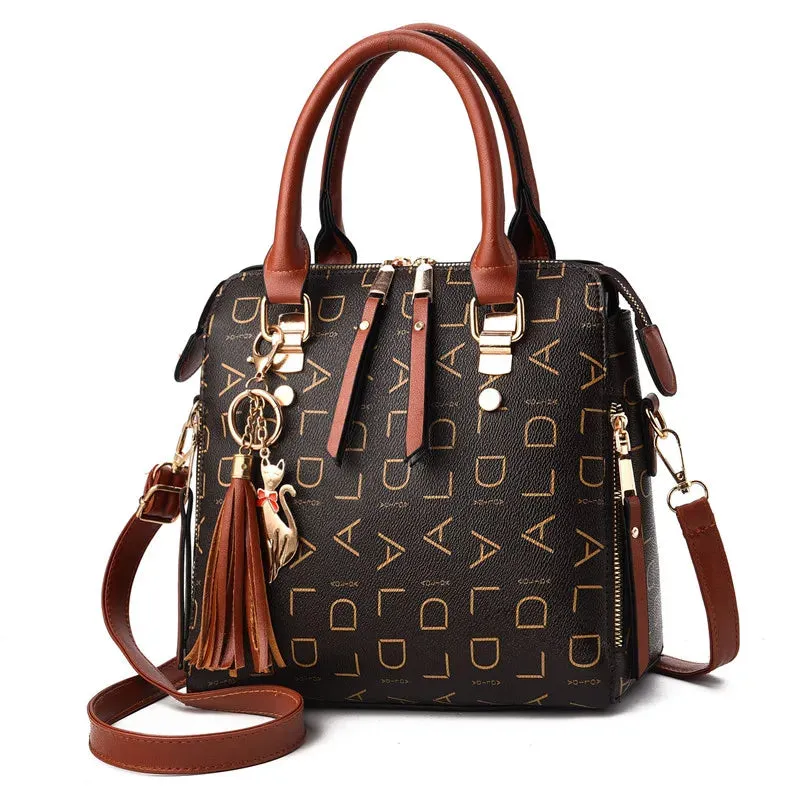 Vento Marea Signature Print Tote: Tasseled Elegance