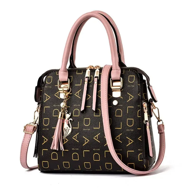 Vento Marea Signature Print Tote: Tasseled Elegance